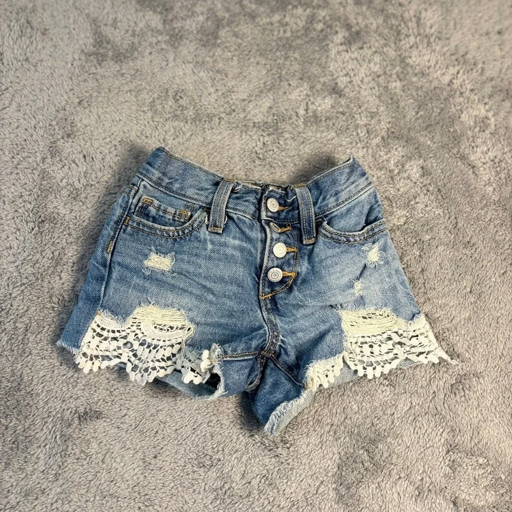 Old Navy Girls Blue Distressed Denim Shorts Crochet Lace Trim Button Fly Size 5